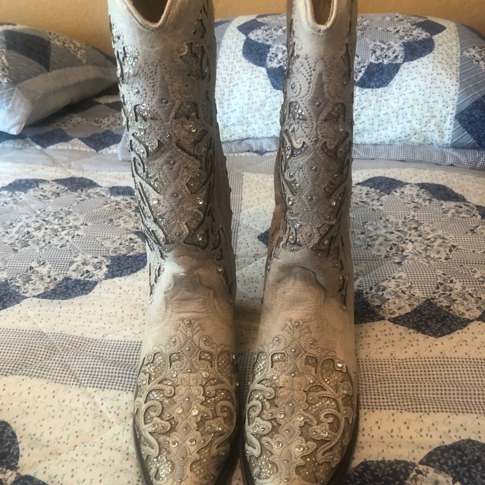 Women size 8 corral boots